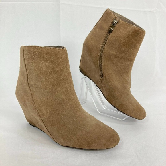 Vince Camuto Bootie Womens Sz 7.5 Brown  Suede Leather Wedge Heel‎ Ankle Melisi - Picture 2 of 7